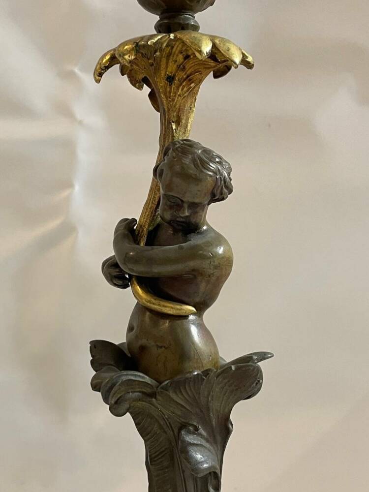 Coppia di candelieri in bronzo dorato