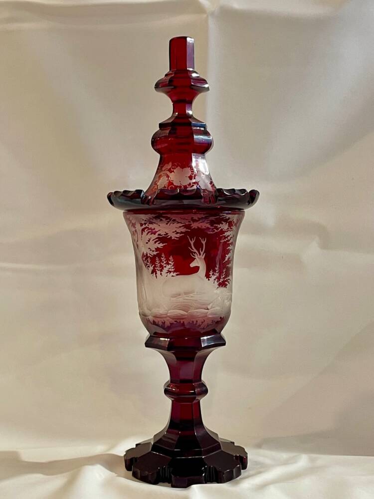 Coppa con coperchio in cristallo rosso molato - immagine 2
