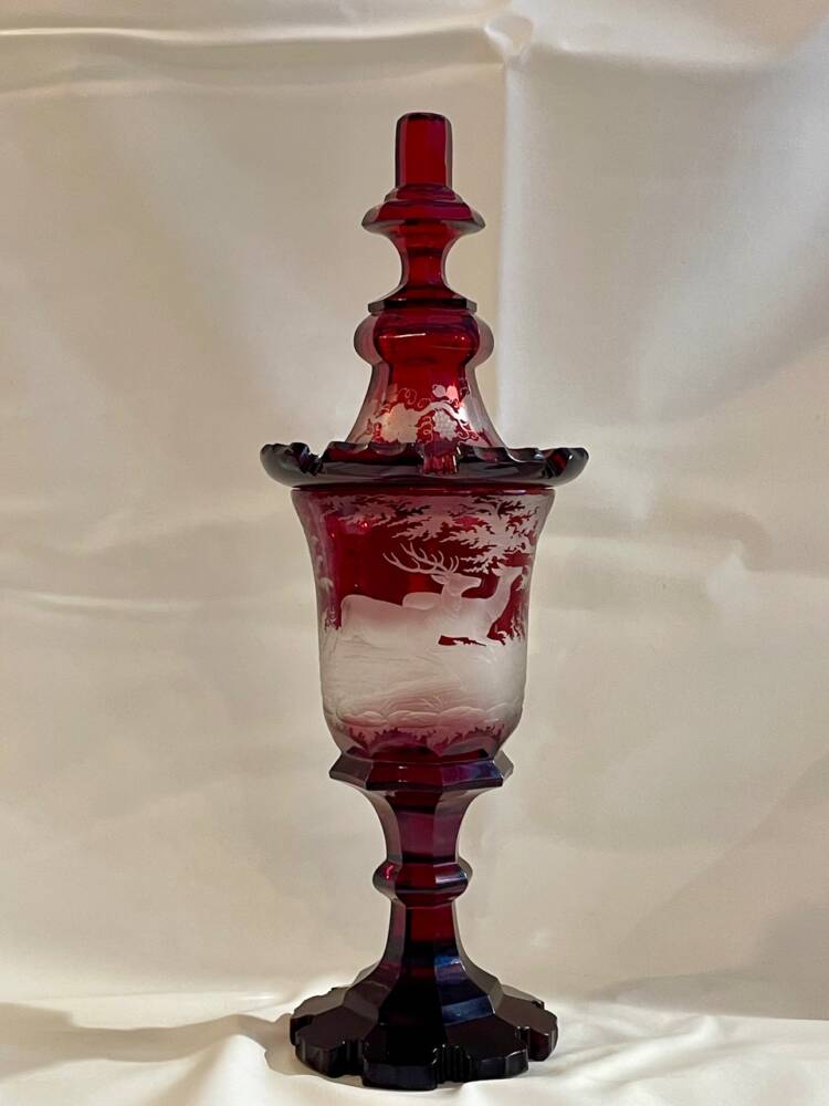 Coppa con coperchio in cristallo rosso molato - immagine 3