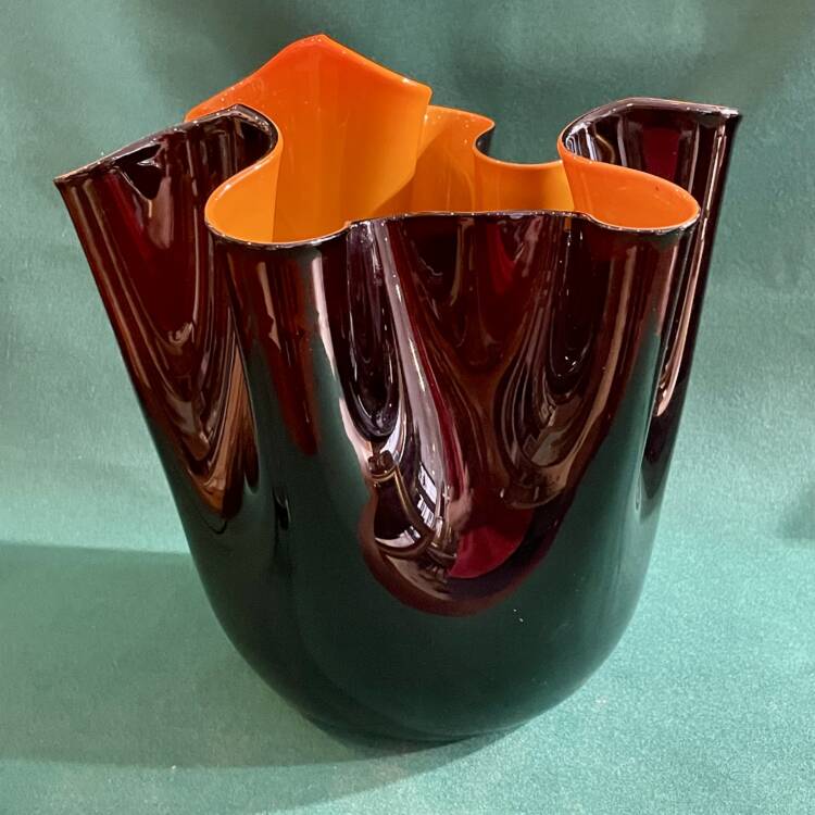 Raro vaso fazzoletto di Venini, nero e arancio 1997 - immagine 5